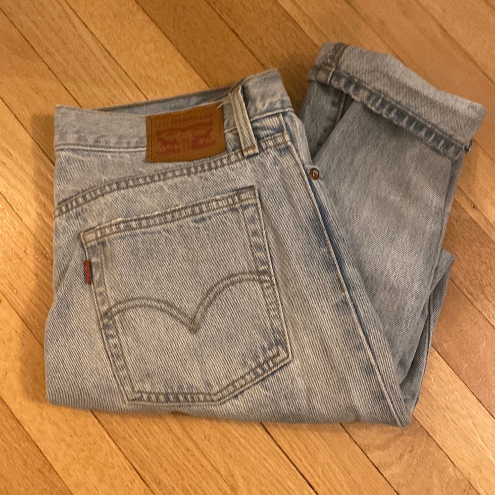 Levi’s Light Wash Loose Fit Jeans